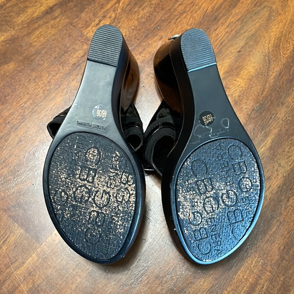 BCBG black patent wedge - Sz 6 - Picture 4 of 8